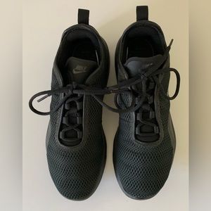 Nike Air Max Motion 2